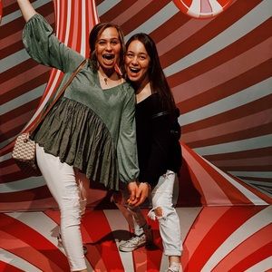 Meet your Poshers, Emma and Lily